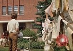 Standbild Volunteer worker Rapid City South Dakota USA, 1972, aus Sekunde 37 historischem Filmmaterial Videoclip 65675052501