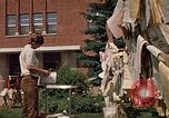 Standbild Volunteer worker Rapid City South Dakota USA, 1972, aus Sekunde 38 historischem Filmmaterial Videoclip 65675052501