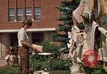 Standbild Volunteer worker Rapid City South Dakota USA, 1972, aus Sekunde 40 historischem Filmmaterial Videoclip 65675052501
