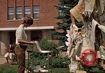 Standbild Volunteer worker Rapid City South Dakota USA, 1972, aus Sekunde 42 historischem Filmmaterial Videoclip 65675052501