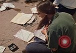 Standbild Volunteer worker Rapid City South Dakota USA, 1972, aus Sekunde 50 historischem Filmmaterial Videoclip 65675052501