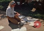 Standbild Volunteer worker Rapid City South Dakota USA, 1972, aus Sekunde 61 historischem Filmmaterial Videoclip 65675052501