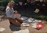 Standbild Volunteer worker Rapid City South Dakota USA, 1972, aus Sekunde 62 historischem Filmmaterial Videoclip 65675052501
