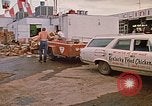 Image Kentucky Fried Chicken employés Rapid City South Dakota USA, 1972, de la seconde 4 séquences d'archives historiques vidéo 65675052522