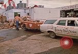 Image Kentucky Fried Chicken employés Rapid City South Dakota USA, 1972, de la seconde 5 séquences d'archives historiques vidéo 65675052522