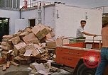 Image Kentucky Fried Chicken employés Rapid City South Dakota USA, 1972, de la seconde 17 séquences d'archives historiques vidéo 65675052522