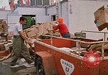 Image Kentucky Fried Chicken employés Rapid City South Dakota USA, 1972, de la seconde 20 séquences d'archives historiques vidéo 65675052522
