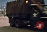 Image convoi de camions de la Garde nationale Rapid City South Dakota USA, 1972, de la seconde 19 séquences d'archives historiques vidéo 65675052523