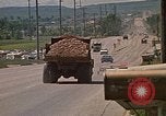 Immagine di Pulizia del proiettore Rapid City South Dakota USA, 1972, secondo 8 filmato di repertorio 65675052541