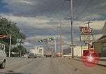 Immagine di Pulizia del proiettore Rapid City South Dakota USA, 1972, secondo 43 filmato di repertorio 65675052541