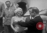 Image actrice Mamie Van Doren Santa Monica California USA, 1955, de la seconde 14 séquences d'archives historiques vidéo 65675052566