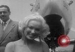 Image actrice Mamie Van Doren Santa Monica California USA, 1955, de la seconde 17 séquences d'archives historiques vidéo 65675052566
