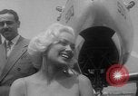 Image actrice Mamie Van Doren Santa Monica California USA, 1955, de la seconde 18 séquences d'archives historiques vidéo 65675052566