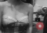 Image actrice Mamie Van Doren Santa Monica California USA, 1955, de la seconde 23 séquences d'archives historiques vidéo 65675052566