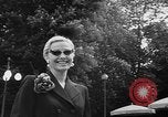 Image défilé de modèle France, 1955, de la seconde 10 séquences d'archives historiques vidéo 65675052567