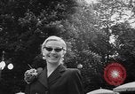 Image défilé de modèle France, 1955, de la seconde 12 séquences d'archives historiques vidéo 65675052567