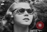 Image défilé de modèle France, 1955, de la seconde 40 séquences d'archives historiques vidéo 65675052567