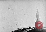 Immagine di Stati Uniti Navy Classe C dirigibili sulla Statua della Libertà New York United States USA, 1918, secondo 10 filmato di repertorio 65675052579