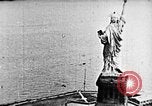 Immagine di Stati Uniti Navy Classe C dirigibili sulla Statua della Libertà New York United States USA, 1918, secondo 24 filmato di repertorio 65675052579