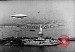 Immagine di Stati Uniti Navy Classe C dirigibili sulla Statua della Libertà New York United States USA, 1918, secondo 28 filmato di repertorio 65675052579