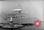 Immagine di Stati Uniti Navy Classe C dirigibili sulla Statua della Libertà New York United States USA, 1918, secondo 32 filmato di repertorio 65675052579