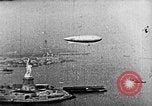Immagine di Stati Uniti Navy Classe C dirigibili sulla Statua della Libertà New York United States USA, 1918, secondo 34 filmato di repertorio 65675052579