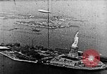 Immagine di Stati Uniti Navy Classe C dirigibili sulla Statua della Libertà New York United States USA, 1918, secondo 39 filmato di repertorio 65675052579