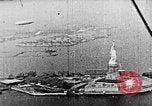 Immagine di Stati Uniti Navy Classe C dirigibili sulla Statua della Libertà New York United States USA, 1918, secondo 40 filmato di repertorio 65675052579