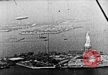 Immagine di Stati Uniti Navy Classe C dirigibili sulla Statua della Libertà New York United States USA, 1918, secondo 41 filmato di repertorio 65675052579