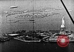 Immagine di Stati Uniti Navy Classe C dirigibili sulla Statua della Libertà New York United States USA, 1918, secondo 50 filmato di repertorio 65675052579