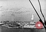Immagine di Stati Uniti Navy Classe C dirigibili sulla Statua della Libertà New York United States USA, 1918, secondo 52 filmato di repertorio 65675052579