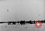 Immagine di Parachutist salti dal dirigibile New York United States USA, 1918, secondo 3 filmato di repertorio 65675052580