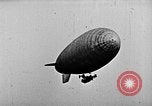 Immagine di Parachutist salti dal dirigibile New York United States USA, 1918, secondo 40 filmato di repertorio 65675052580