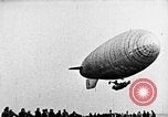 Immagine di Parachutist salti dal dirigibile New York United States USA, 1918, secondo 47 filmato di repertorio 65675052580