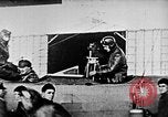Immagine di Parachutist salti dal dirigibile New York United States USA, 1918, secondo 53 filmato di repertorio 65675052580