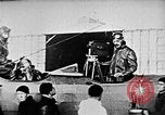 Immagine di Parachutist salti dal dirigibile New York United States USA, 1918, secondo 55 filmato di repertorio 65675052580