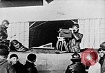Immagine di Parachutist salti dal dirigibile New York United States USA, 1918, secondo 59 filmato di repertorio 65675052580