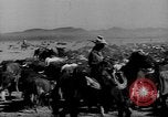 Immagine di I cowboys sul ranch United States USA, 1940, secondo 7 filmato di repertorio 65675052587