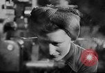 Standbild Frauen Arbeitnehmer Vereinigtes Königreich, 1942, aus Sekunde 12 historischem Filmmaterial Videoclip 65675052592