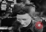 Standbild Frauen Arbeitnehmer Vereinigtes Königreich, 1942, aus Sekunde 13 historischem Filmmaterial Videoclip 65675052592