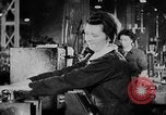 Standbild Frauen Arbeitnehmer Vereinigtes Königreich, 1942, aus Sekunde 15 historischem Filmmaterial Videoclip 65675052592