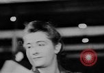 Standbild Frauen Arbeitnehmer Vereinigtes Königreich, 1942, aus Sekunde 16 historischem Filmmaterial Videoclip 65675052592