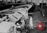 Standbild Frauen Arbeitnehmer Vereinigtes Königreich, 1942, aus Sekunde 57 historischem Filmmaterial Videoclip 65675052592