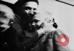 Standbild Kriegsgefangenen Österreich, 1955, aus Sekunde 27 historischem Filmmaterial Videoclip 65675052622