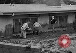Standbild Männer außerhalb der Häuser Sierra Madre California USA, 1954, aus Sekunde 13 historischem Filmmaterial Videoclip 65675052625