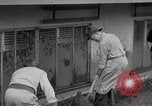 Standbild Männer außerhalb der Häuser Sierra Madre California USA, 1954, aus Sekunde 14 historischem Filmmaterial Videoclip 65675052625