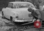 Standbild Männer außerhalb der Häuser Sierra Madre California USA, 1954, aus Sekunde 20 historischem Filmmaterial Videoclip 65675052625