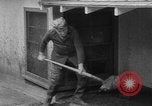 Standbild Männer außerhalb der Häuser Sierra Madre California USA, 1954, aus Sekunde 38 historischem Filmmaterial Videoclip 65675052625