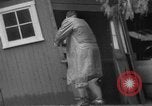 Standbild Männer außerhalb der Häuser Sierra Madre California USA, 1954, aus Sekunde 42 historischem Filmmaterial Videoclip 65675052625