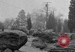 Standbild Männer außerhalb der Häuser Sierra Madre California USA, 1954, aus Sekunde 46 historischem Filmmaterial Videoclip 65675052625